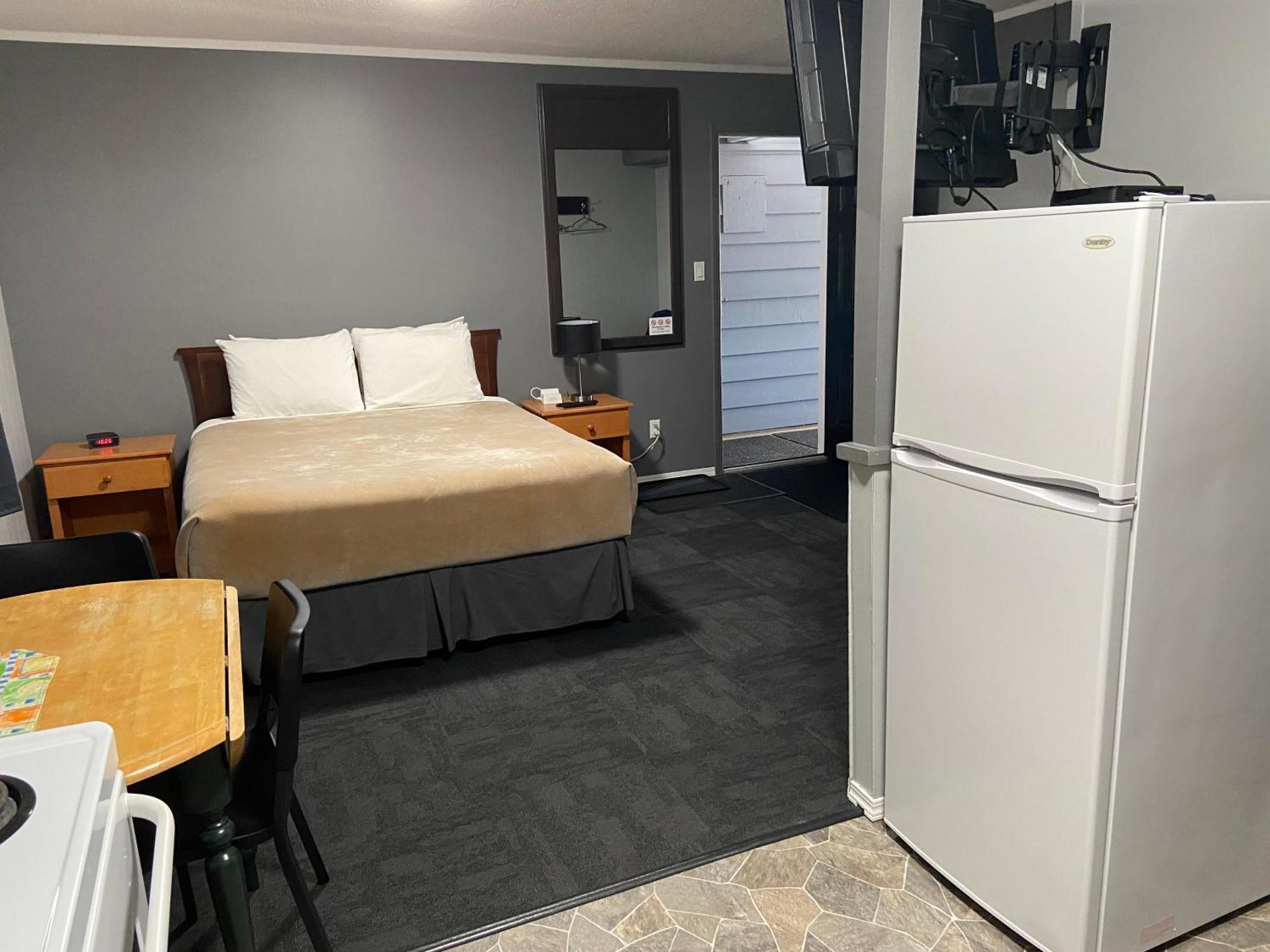 Monashee Motel
