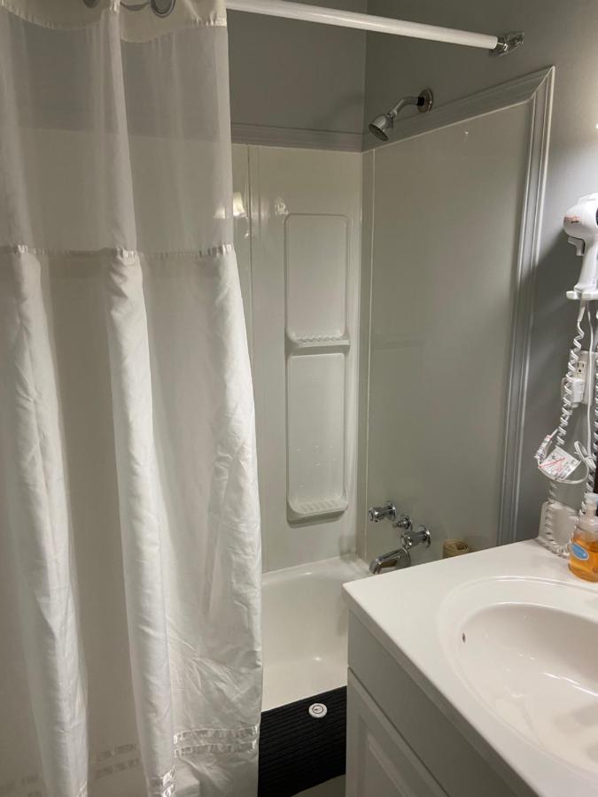 Monashee Motel Revelstoke