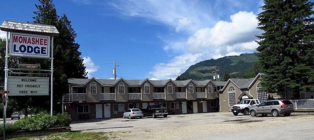Monashee Motel