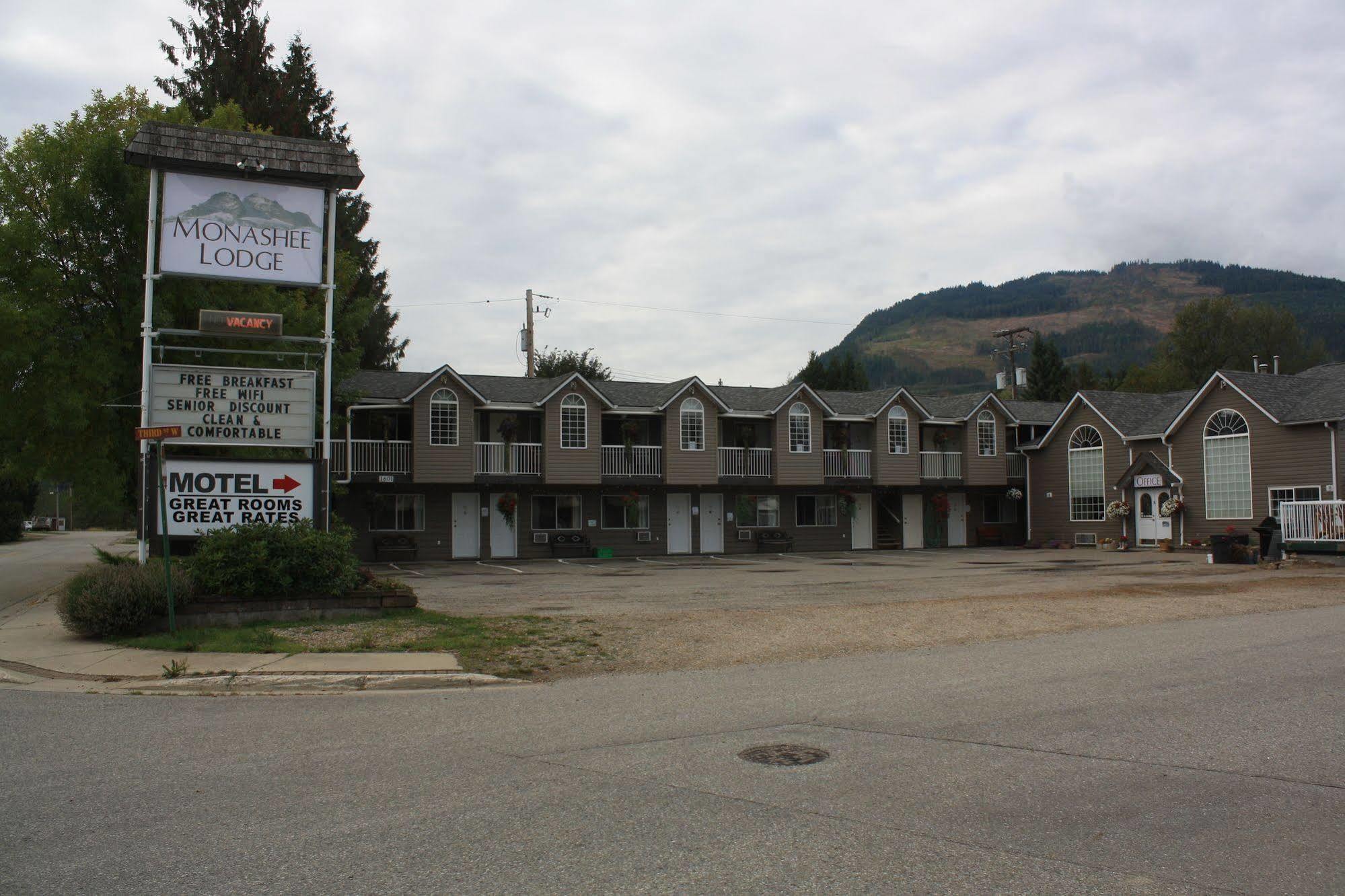 Monashee Motel 3*