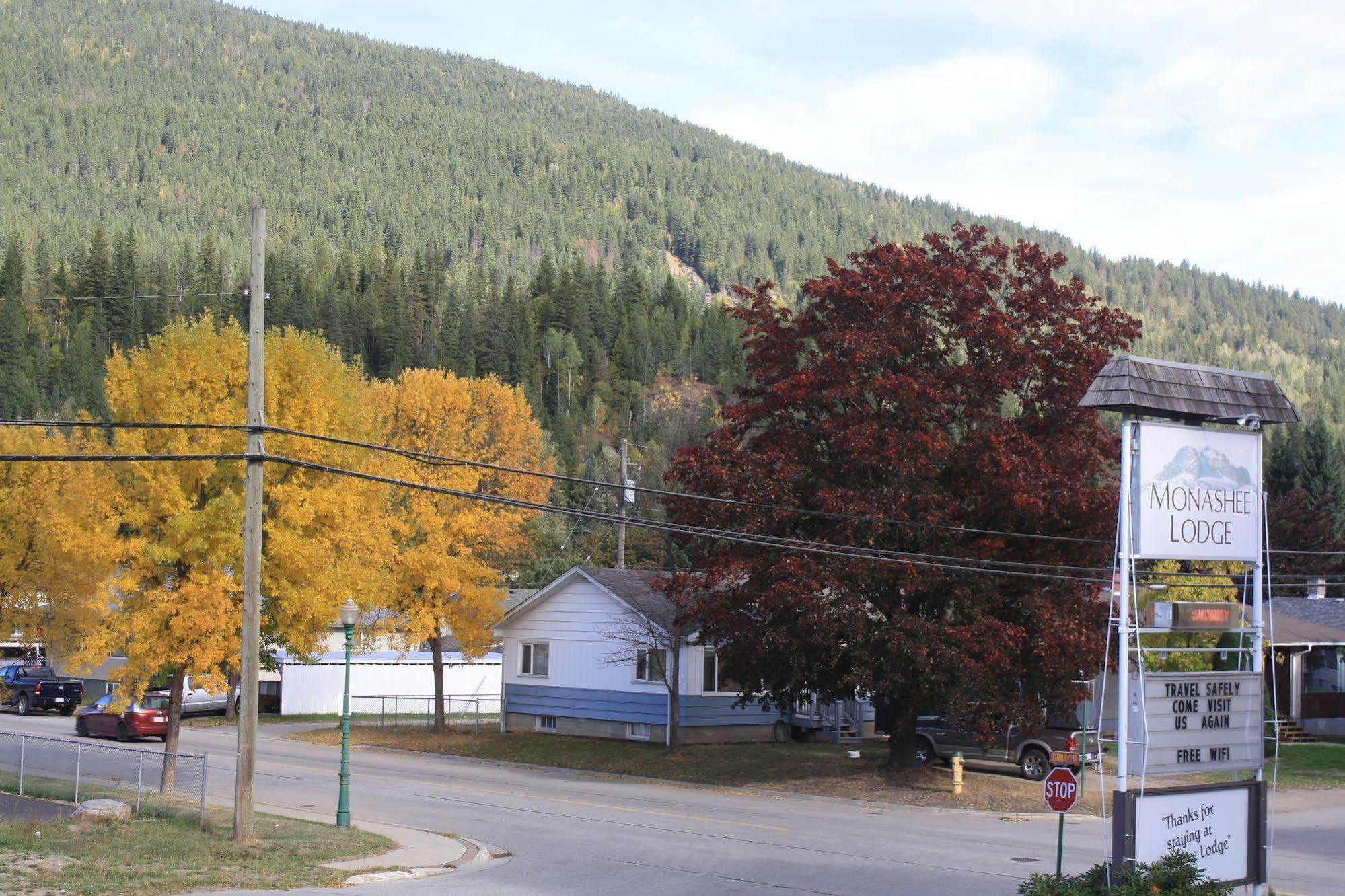 Monashee 3*